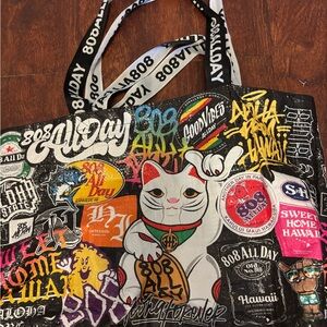 Chic Black and White Tote with Inner Pocket